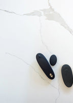 WE-VIBE | Moxie+ – Vibrador wearable de clítoris con clip magnético y control por app – Aqua / Negro