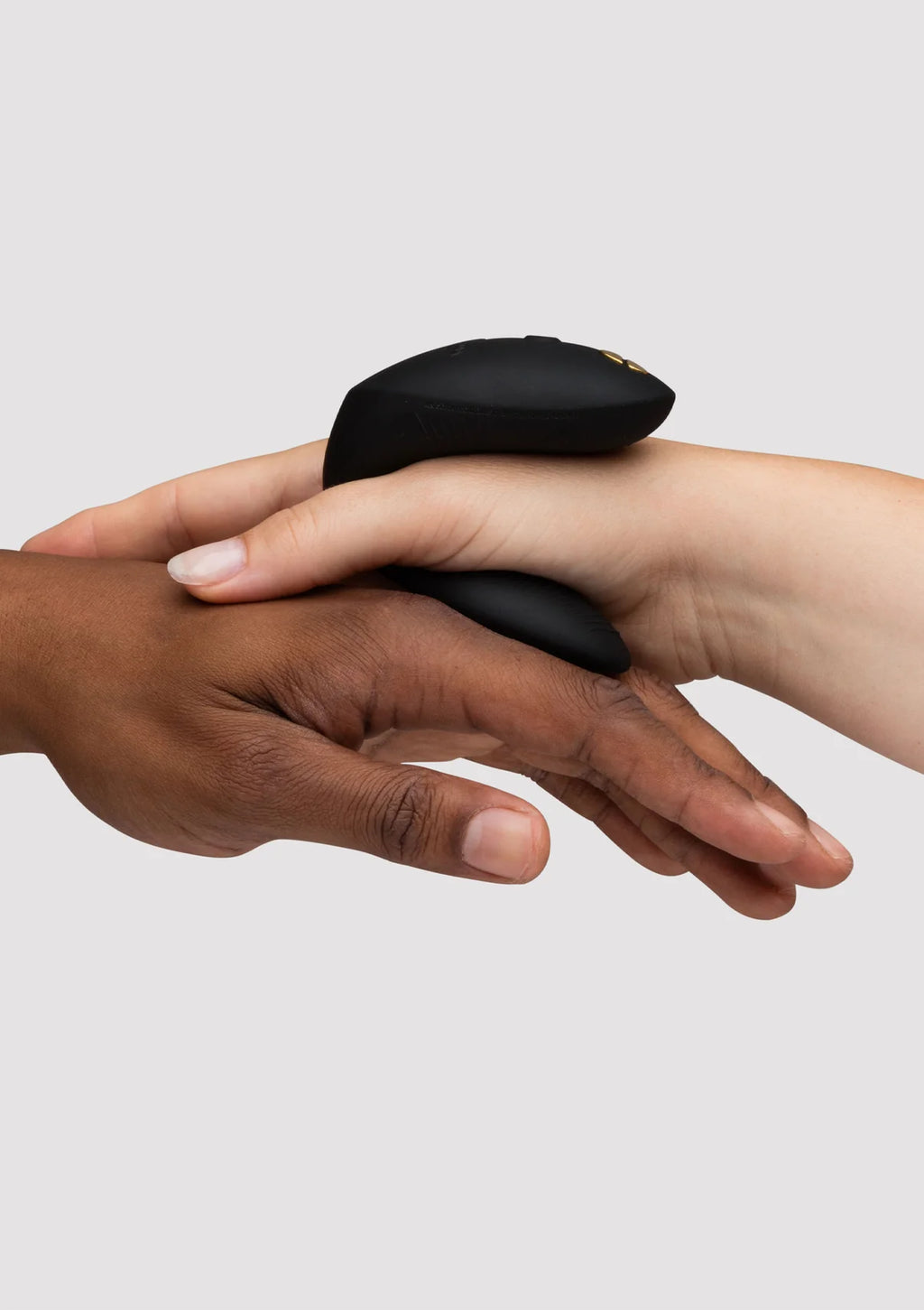 WE-VIBE | Chorus Pro – Vibrador para parejas con 3 motores y mando Haptic Squeeze – Negro / Rosa / Púrpura