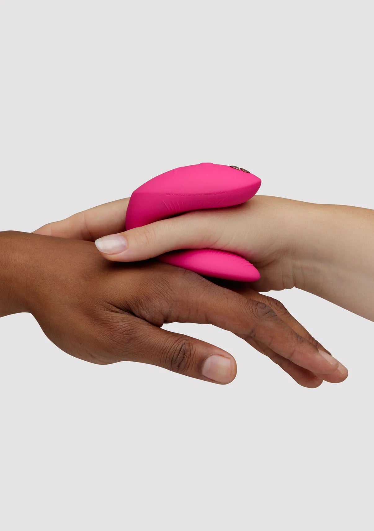 WE-VIBE | Chorus Pro – Vibrador para parejas con 3 motores y mando Haptic Squeeze – Negro / Rosa / Púrpura