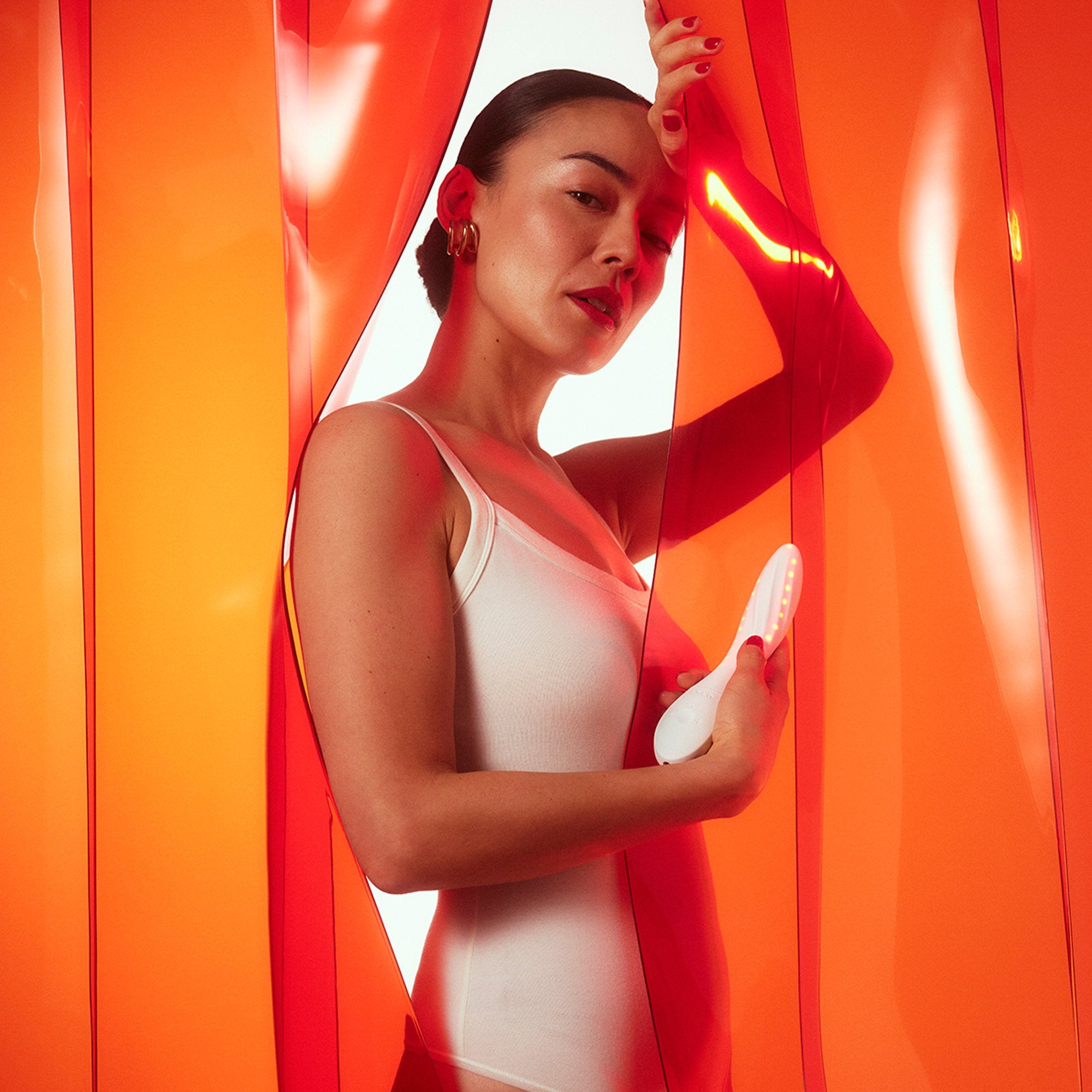 LELO | Mona Spectra – Masajeador wellness con luz roja – Vibrador de punto G con SmoothRise™ – Blanco