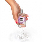 SECRET PLAY | Hera Perfume Spray con Feromonas para Mujeres – Con trufa negra, pera, gardenia y vainilla – 9,5 ml Travel / 50 ml