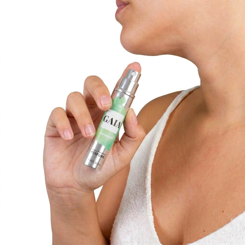 SECRET PLAY | Gaia Pheromone Spray Perfume for Women – With Black Truffle Extract, Passion Fruit, Strawberry, Jasmine & Lily of the Valley – 9.5 ml Travel / 50 ml